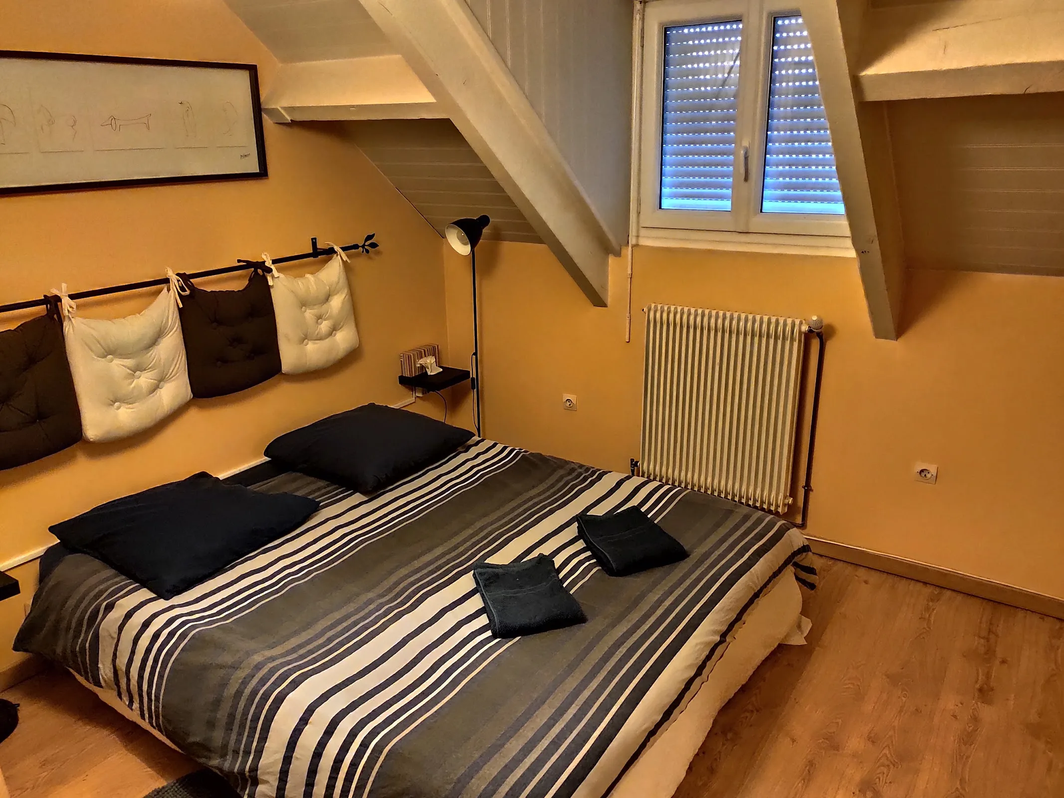 Chambre avec mobilier ancien