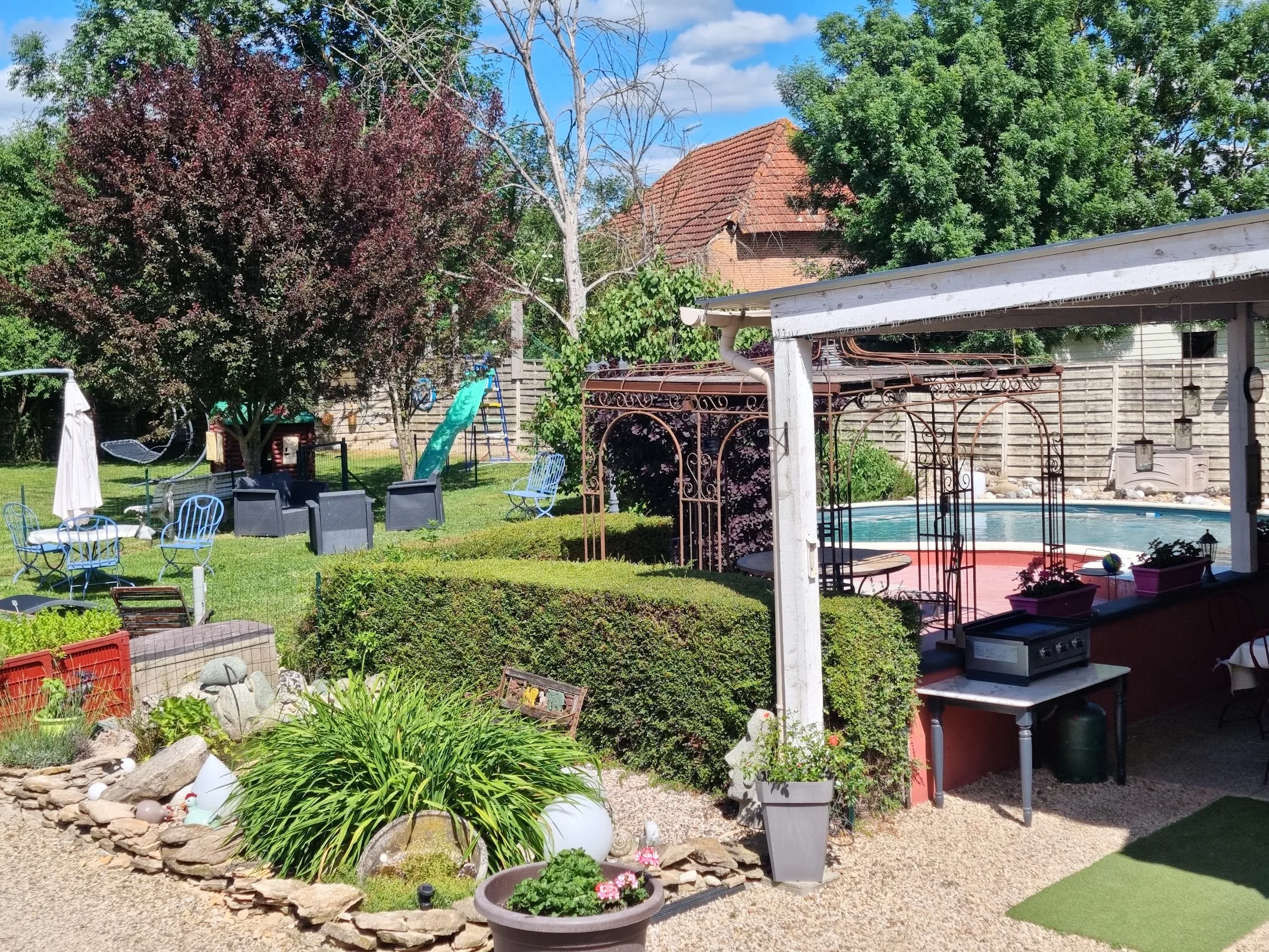 Jardin clos et arboré